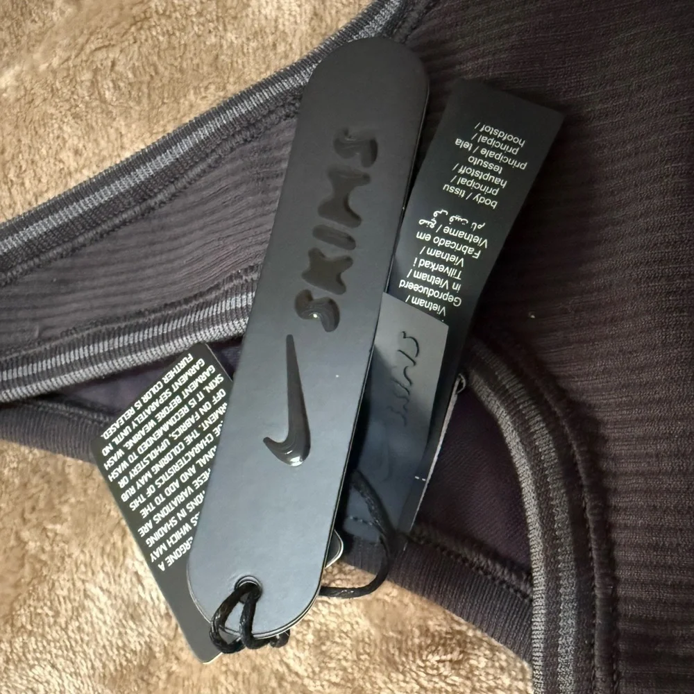 Nike SKIMS Ribbed Seamless - Picture 9 of 11